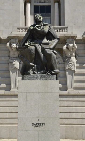 Memorial monument to Almeida Garrett — Stock Photo, Image