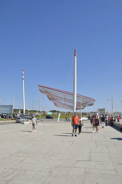 Vissen net sculptuur in promenade — Stockfoto