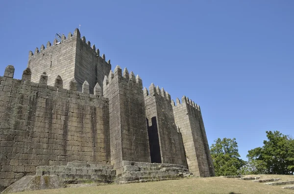 Mittelalterliche Burg von Guimaraes — Stockfoto