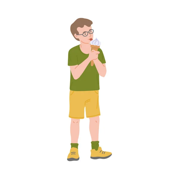 Menino feliz em roupas de verão comer sorvete plana vetor ilustração isolado. — Vetor de Stock