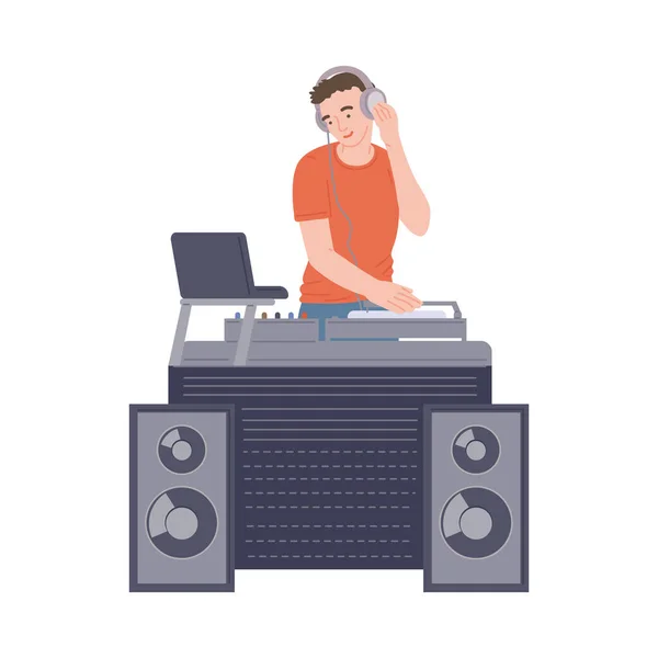 Guy dj miksowania muzyki do Internetu lub strumieniowego radia na żywo ilustracja wektor — Wektor stockowy