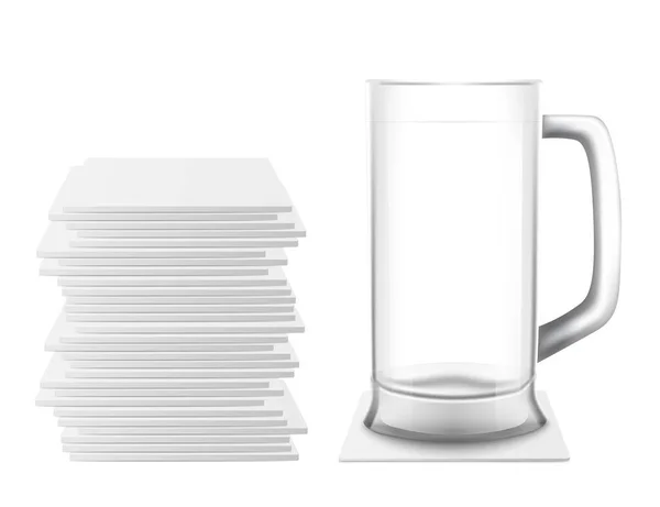 Coupe en verre de bière et pile de dessous de verre carrés blancs une illustration réaliste vectorielle — Image vectorielle