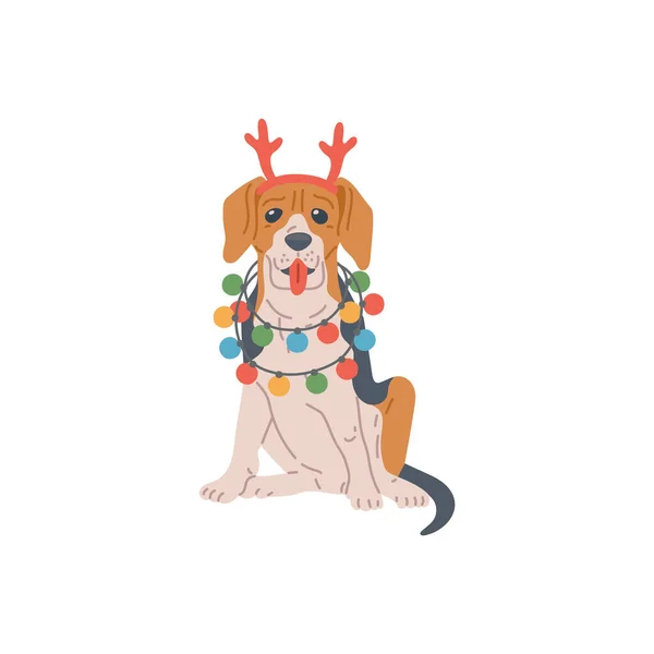 Hond met kerstslingers en hertenhoorns, platte vectorillustratie geïsoleerd. — Stockvector