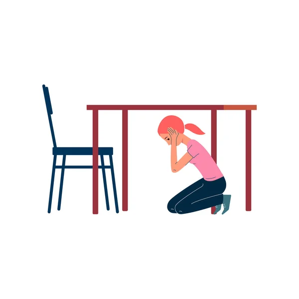Φοβισμένο κορίτσι που κρύβεται κάτω από το τραπέζι, παιδί της σχολής κινουμένων σχεδίων κάτω από το γραφείο — Διανυσματικό Αρχείο