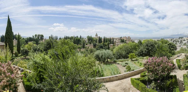 Альгамбра, Генералифе и Альбайзельн. Гранада — стоковое фото