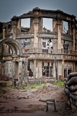 Savaş yıkım korku Rusya, sahne, ıslak, kirli, ev şehir