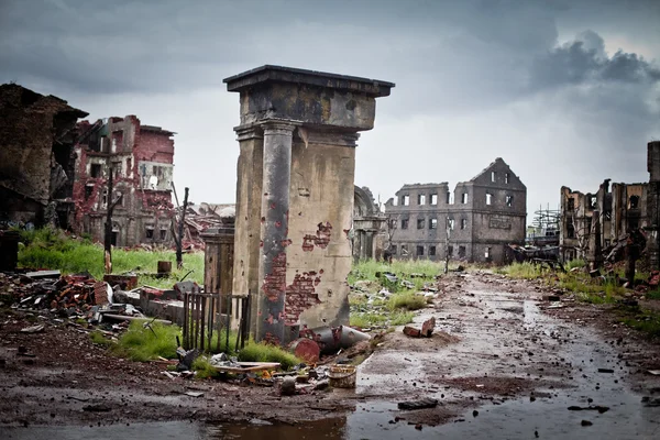 Crainte de dévastation de guerre Russie, paysages, mouillé, sale, ville natale — Photo