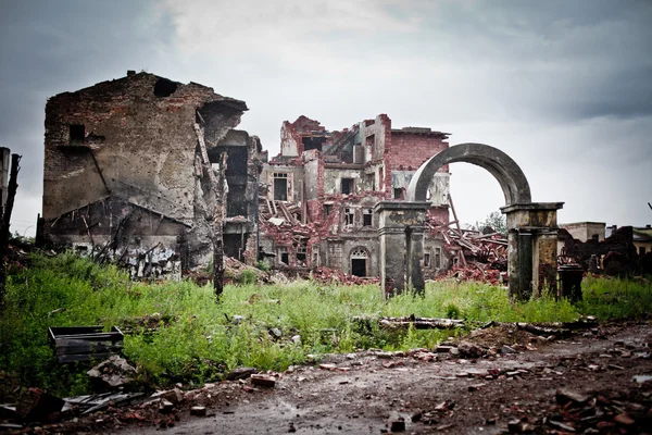 Guerra devastação medo Rússia, paisagem, molhado, sujo, cidade natal — Fotografia de Stock