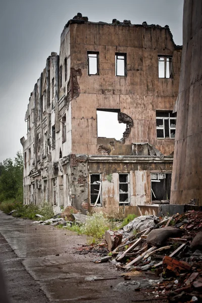 Oorlog verwoesting angst Rusland, landschap, natte, vuil, home town — Stockfoto