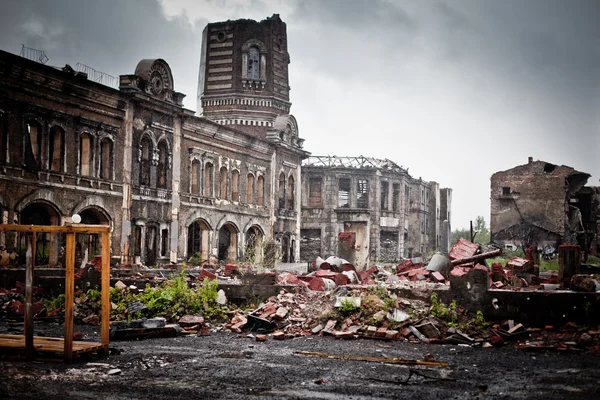 Savaş yıkım korku Rusya, sahne, ıslak, kirli, ev şehir