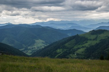 Bulutların üstünde