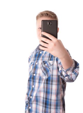 Çocuk ile telefonunu üzerine beyaz izole bir fotoğraf çekmek