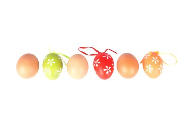 Paskalya yumurtaları beyazlar üzerinde izole