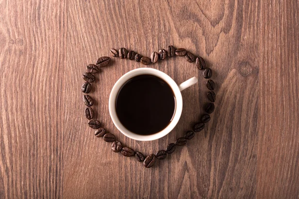 Granos de café tostados en forma de corazón — Foto de Stock