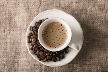 Taze kahve ve kahve çekirdekleri Sim Tarih