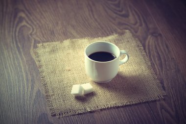 Kahve çul bir tahta üzerinde