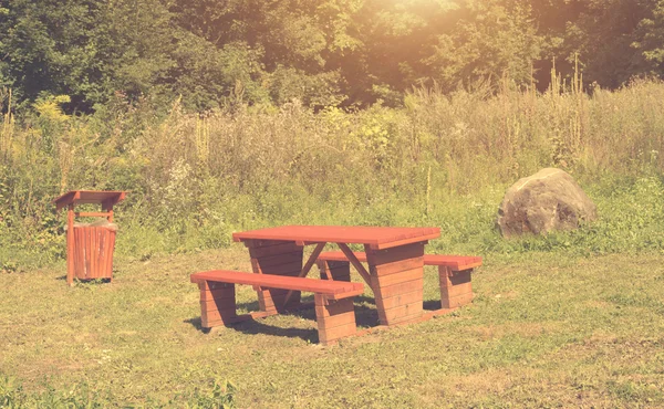 Ahşap piknik masası — Stok fotoğraf