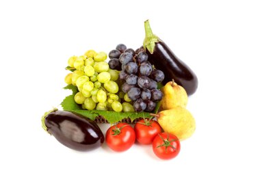 Meyveler ve sebzeler beyaza boyanmıştır.