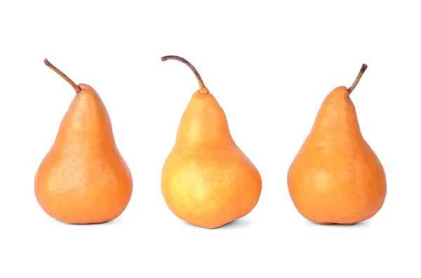 Tre päron isolerad på en vit — Stockfoto