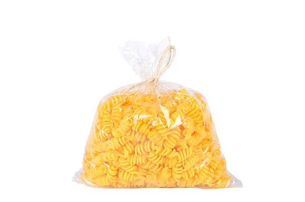 Balíček těstovin izolovaných na bílém — Stock fotografie