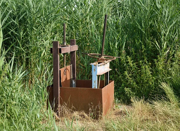 Abandoned metal sluice — Stock Photo, Image