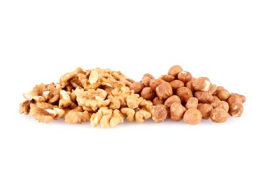 Ceviz kerneks ve soyulmuş fındık izole yığını