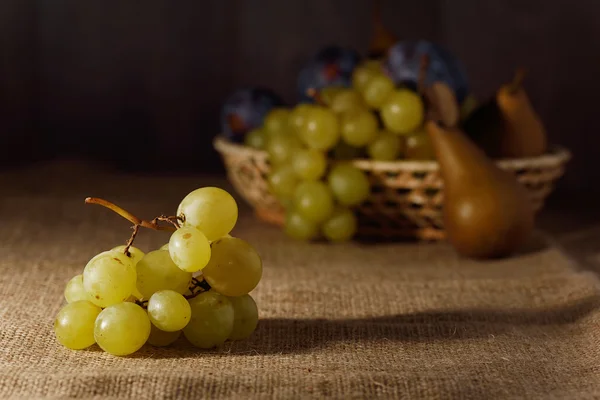 Fresh fruits on sackcloth after harvest — Stock Photo, Image