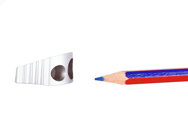 在白色背景上隔离的铅笔和磨刀机 — 图库照片