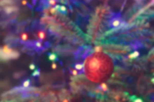 Kerstboom met decoratie — Stockfoto