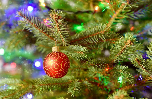 Árbol de Navidad con decoración — Foto de Stock