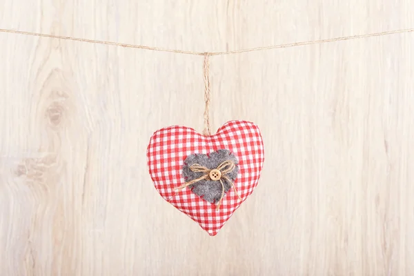 Red heart hung on the rope — Stock Photo, Image
