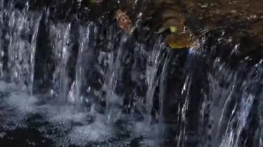 Doğal temiz su akışı nehri