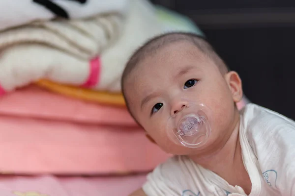 Asiático Bebê Menino Com Chupeta Boca — Fotografia de Stock