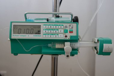 Kota Kinabalu, Sabah, Malezya: 28 Ekim 2020: Perfusor Otomatik Enjeksiyon Makinesi