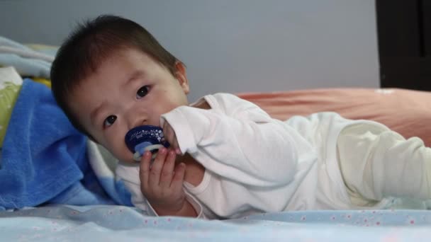 Local Lifestyle Month Chinese Baby Boy Sucking Pacifier Ready Sleep — Stock Video