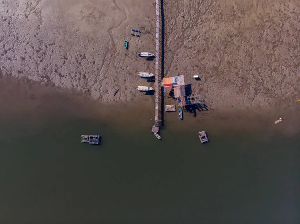 Luchtfoto Vanaf Top Van Riviermonding Waar Kleine Boten Parkeren Bij — Stockfoto