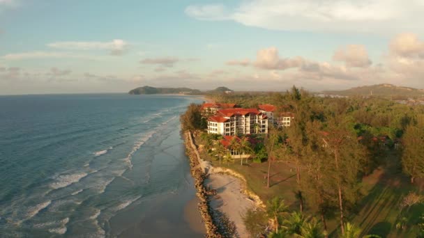 Luftaufnahmen Des Schönen Sonnenuntergangs Mit Wunderschönem Tropischen Strand — Stockvideo