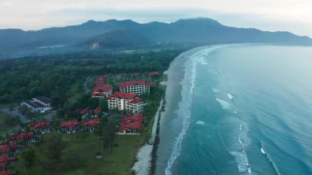 Luftaufnahmen Der Schönen Landschaft Blick Auf Tropischen Strand Mit Meereswelle — Stockvideo