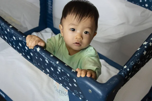 Imagem Retrato Estilo Vida Local Feliz Bebê Chinês Asiático Brinca — Fotografia de Stock