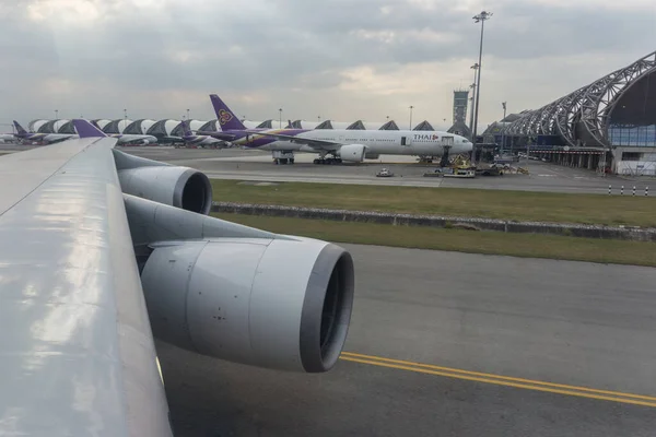 Bangkok Thajsko Prosince 2017 Thai Airways Přistáli Letišti Suvarnabhumi Thajsku — Stock fotografie