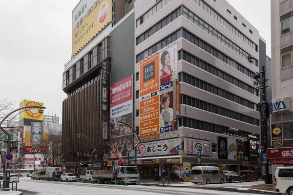 日本札幌 2017年12月26日 札幌市中心冬季街道被雪覆盖的景象 — 图库照片