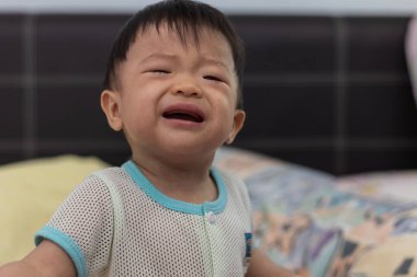 Mutsuz ve ağlayan bir bebek