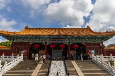 Zhuhai, Guangdong, Çin... 16 Mayıs 2025 'te Guangdong' un Zhuhai şehrindeki Yeni Yuanming Sarayı 'na ziyaretçiler geldi.