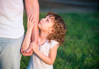 Babasının küçük kızı ile