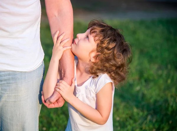 Padre con figlioletta — Foto Stock