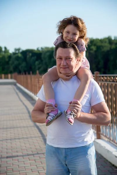 Padre con hija pequeña —  Fotos de Stock