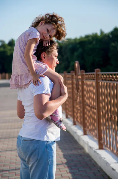 Padre con figlioletta — Foto Stock