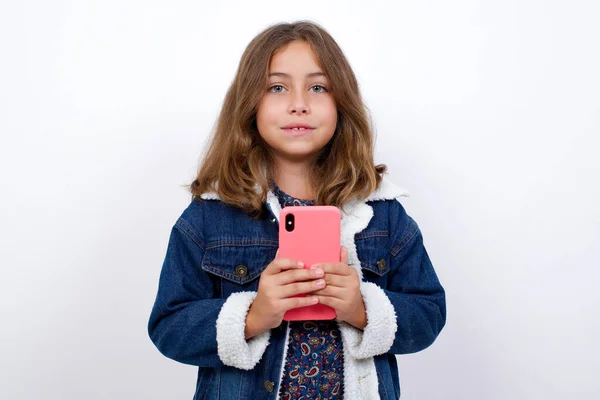 Pequena Menina Caucasiana Com Belos Olhos Azuis Vestindo Jaqueta Ganga — Fotografia de Stock