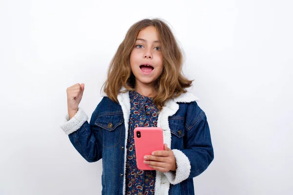 Retrato Menina Caucasiana Com Belos Olhos Azuis Vestindo Jaqueta Ganga — Fotografia de Stock