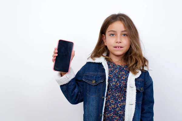 Lächelndes Kleines Kaukasisches Mädchen Mit Schönen Blauen Augen Jeansjacke Vor — Stockfoto